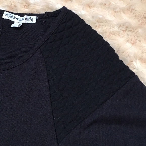 (L-16) Made For Me Blouse Black Keyhole - Picture 4 of 7